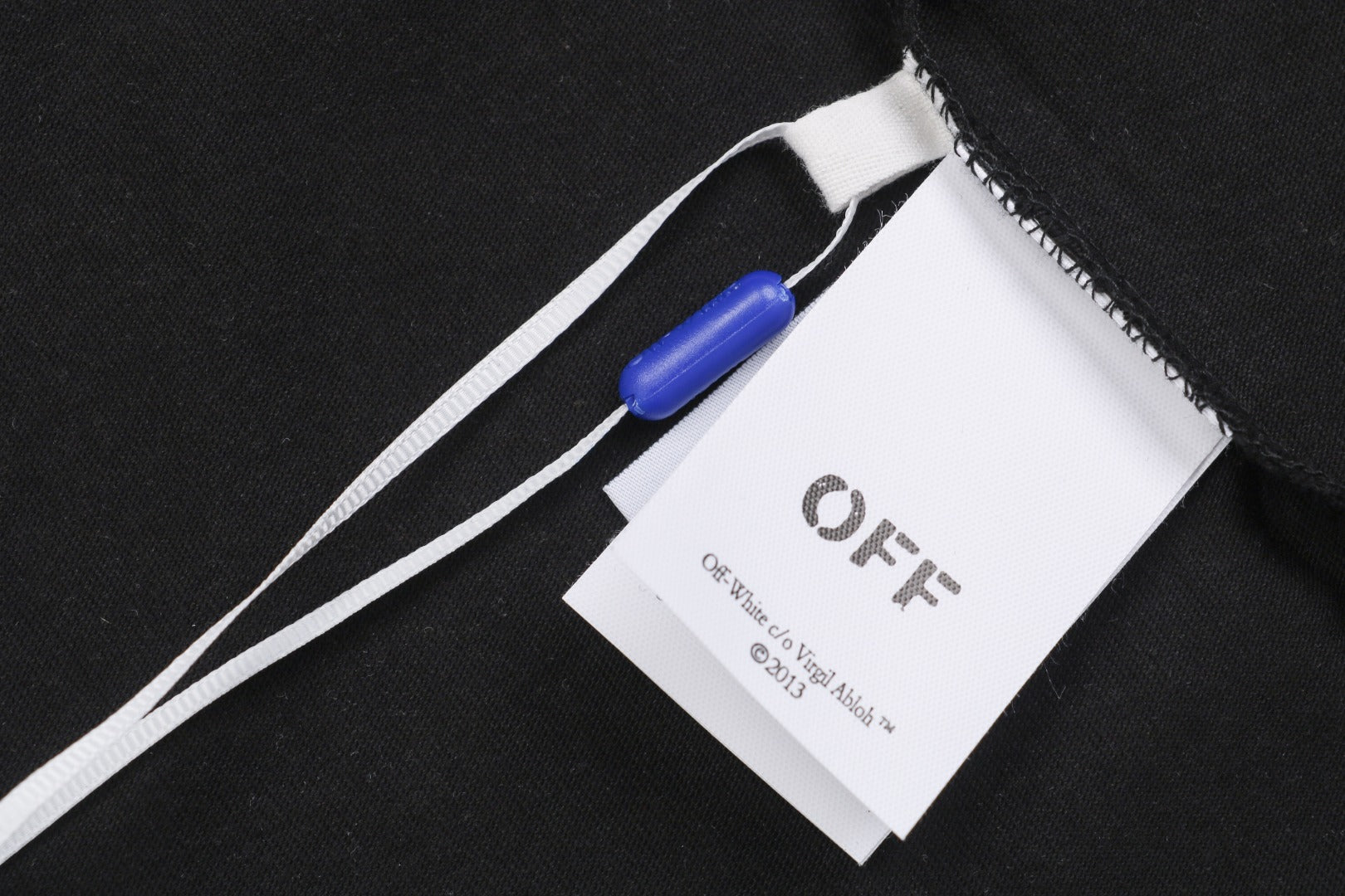 Off-White Spray Paint Arrow Print Short Sleeve Tee — Black
